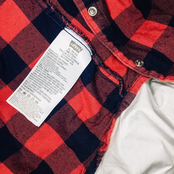 Levi’s Flannel - Picture 6 of 6
